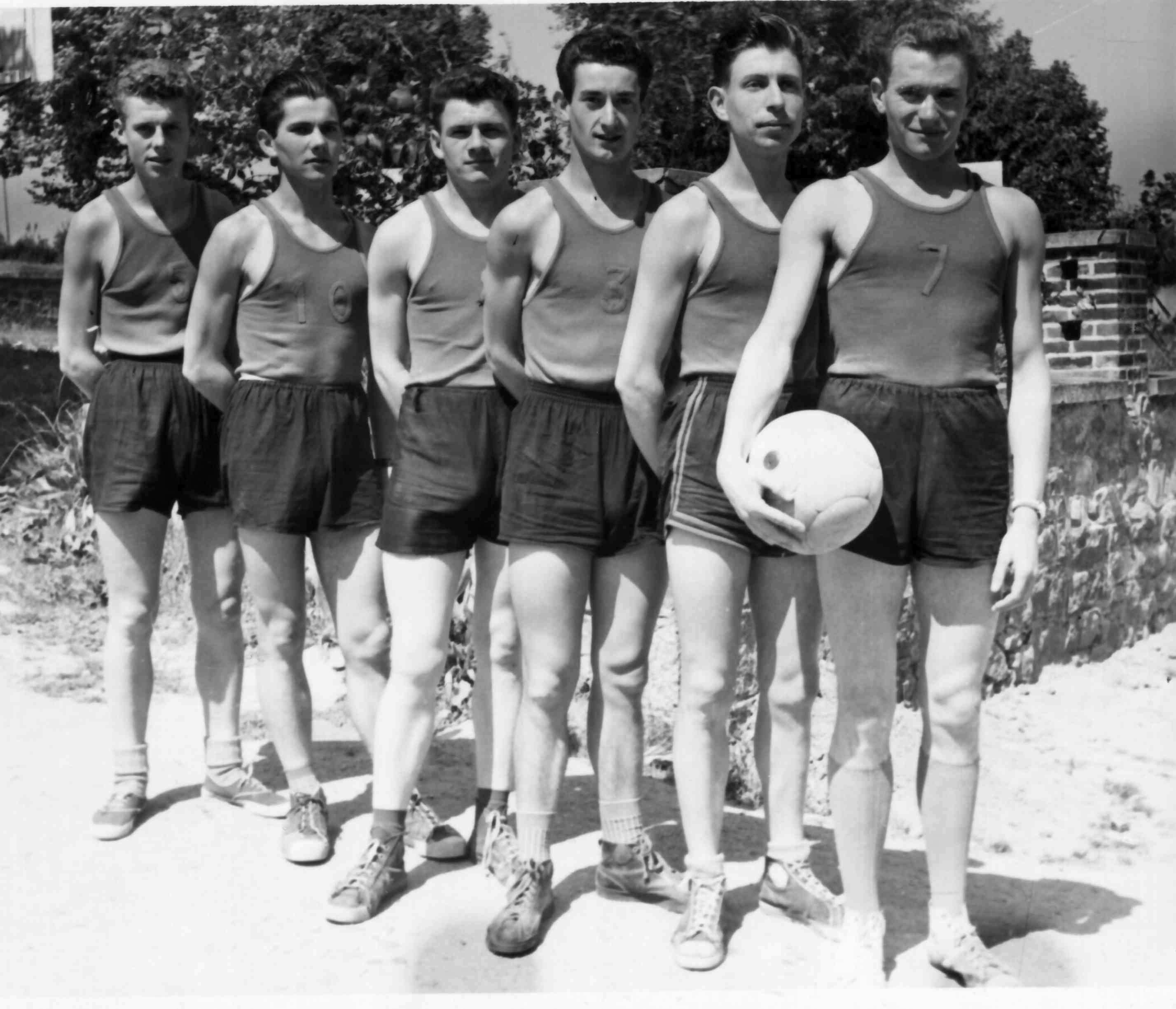 Une équipe de basket de 1957-58