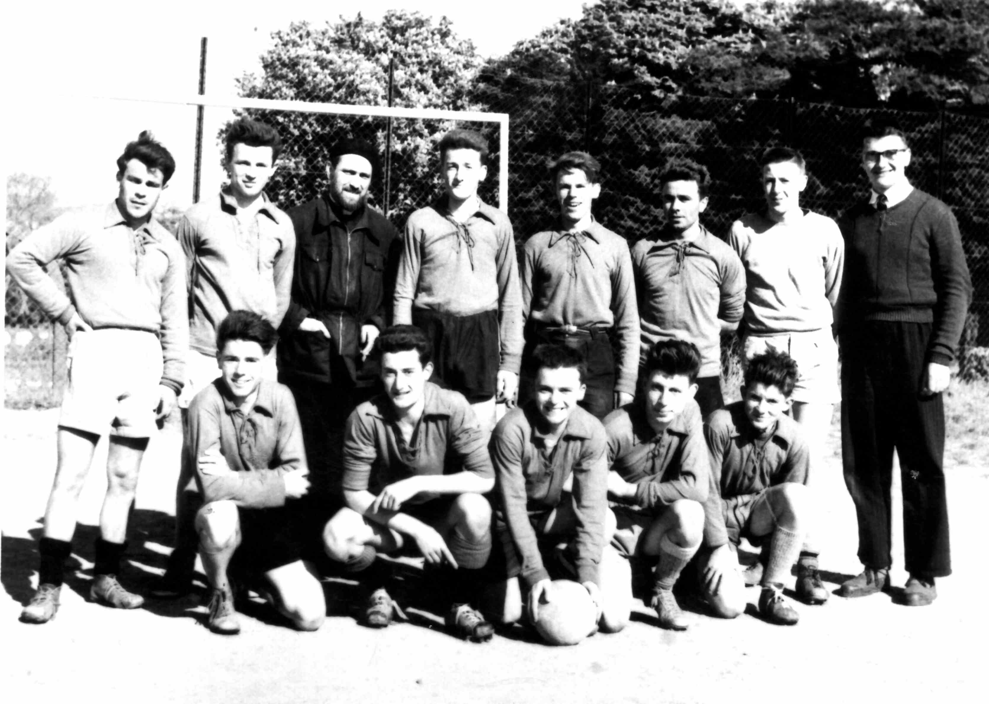 Une équipe de foot, en 1957